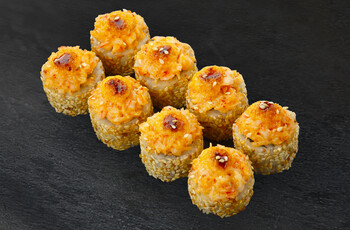 Ролл запеченный в кунжуте с крабом и креветкой