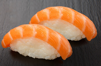 Суши с лососем, 2 шт.