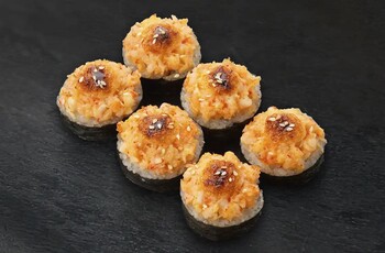 Ролл запеченный с крабом и креветкой в нори