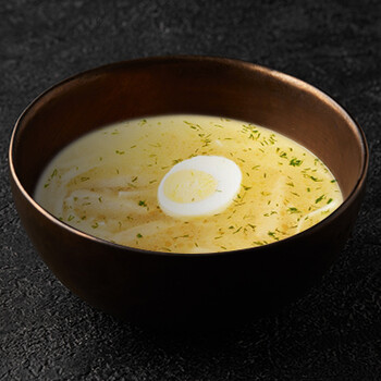 Куриный суп с лапшой и яйцом