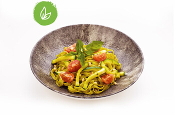 Паста с томатами и соусом песто