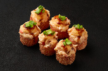 Запеченный ролл Спайси с креветкой и унаги соусом