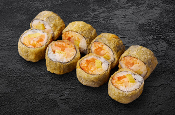 Ролл с лососем темпура