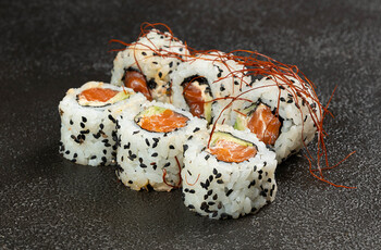 Ролл Блек Джек с лососем