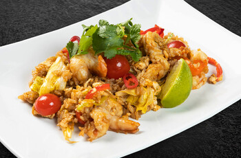 Рис по-тайски с креветками
