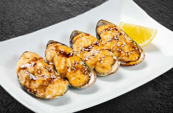 Мидии запеченные под сырным соусом 4 шт