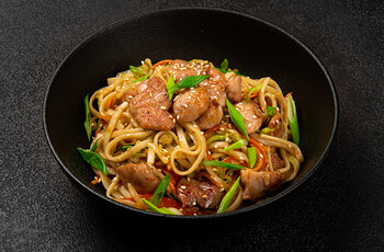 Удон с курицей терияки