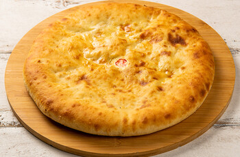 Осетинский пирог с ветчиной и сыром