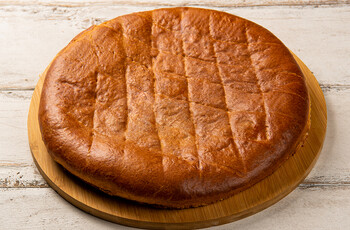 Пирог с сыром и ветчиной