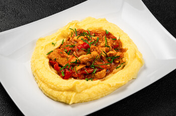 Фрикасе из курицы с картофельным пюре