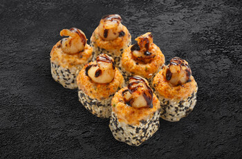 Ролл запеченный с креветкой и угрем в кунжуте