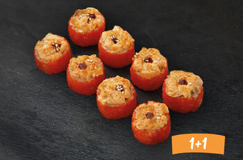 Ролл запеченный сливочный в икре с лососем