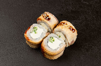 Половинка ролла Филадельфия с угрем