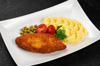 Котлета по-киевски с картофельным пюре