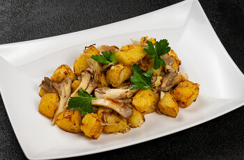 Жареный картофель с грибами