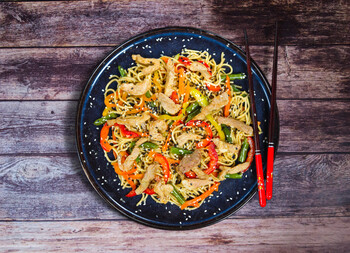 Яичная лапша с курицей