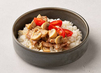 Свинина с грибами и рисом