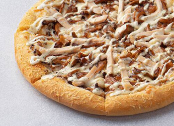 Пицца Грибная с цыплёнком и сулугуни 30 см на толстом с сыром