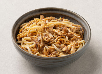 Wok сырный с цыплёнком и грибами