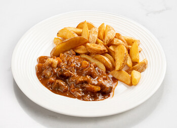 Говяжий гуляш с картофелем по-деревенски