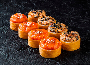 Ролл Дабл фиш с угрём и лососем в темпуре