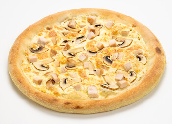 Пицца Копченый цыпленок и сулугуни фирменная