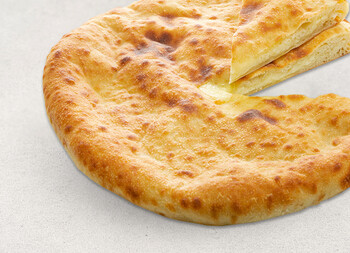 Осетинский пирог с сулугуни и помидорами