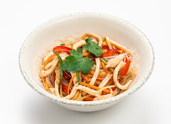 Салат с фунчозой