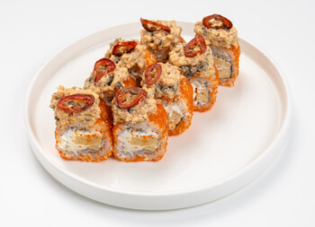 Запеченный ролл с угрем и перцем чили